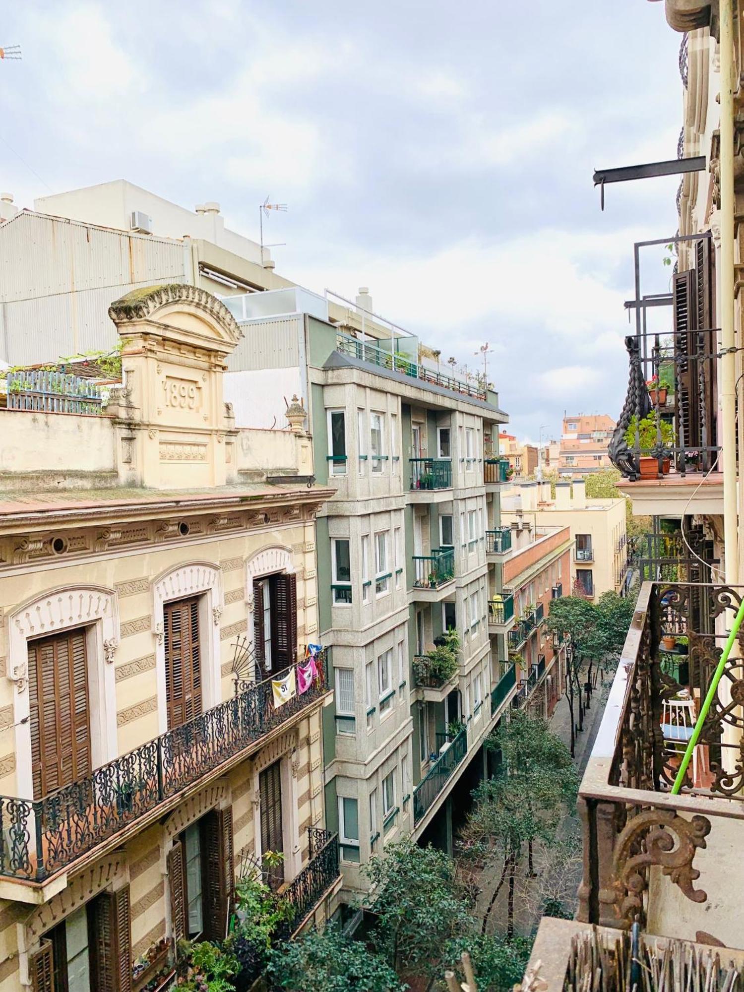 Apartments Gaudi Barcelona Bagian luar foto