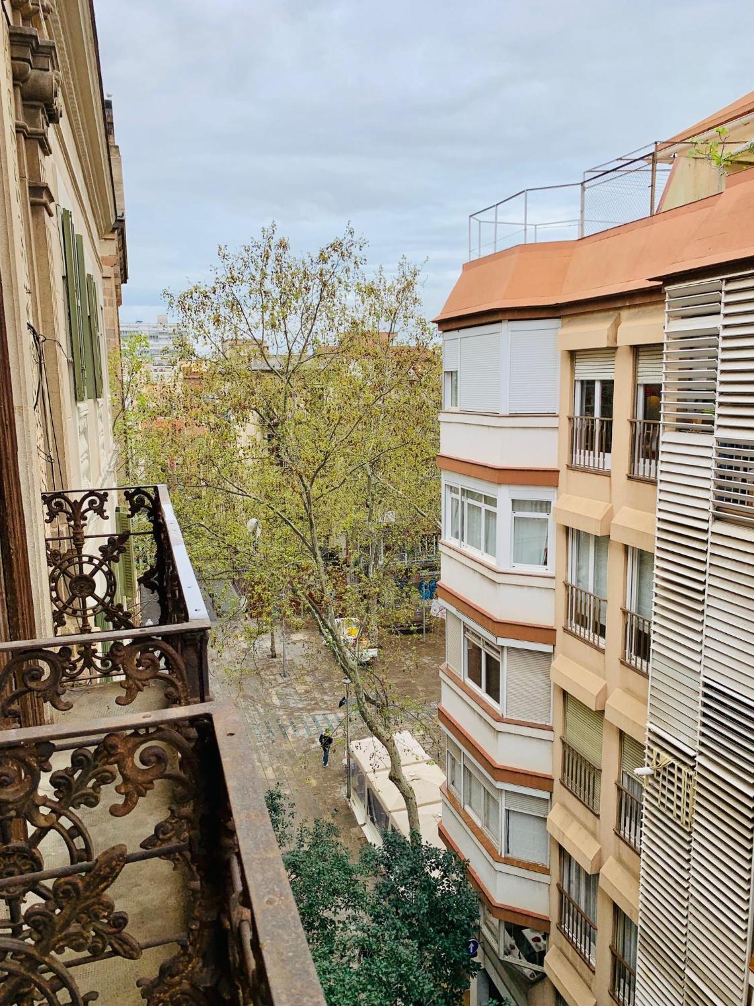 Apartments Gaudi Barcelona Bagian luar foto